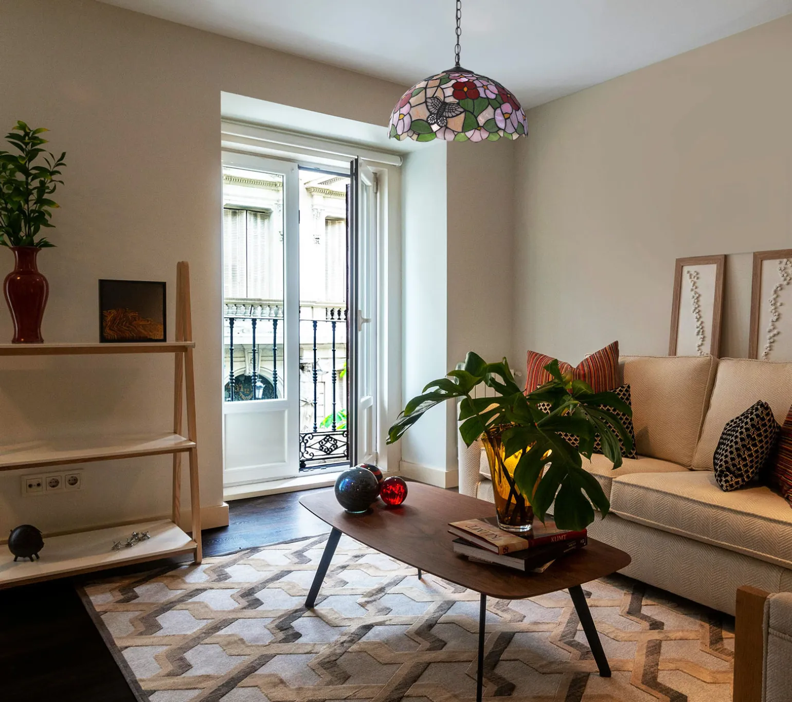 Sklep Kaja Barwna lampa wisząca do salonu, witraż K-P161386 z serii BUTTERFLY