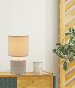 Sklep Kaja Beżowa, klasyczna lampka stołowa, do sypialni 41-24404 z serii DINA | Kaja Oświe