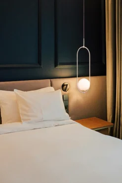 Store Biała lampa wisząca ze złotym, ozdobnym elementem K-5300 z serii ARLENA Żyrandole Nowoczesne