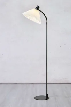 Sklep Kaja Czarna lampa podłogowa z ozdobnym abażurem 108568 z serii MIRA | Kaja