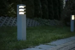 Sklep Kaja Czarna lampa stojąca, mocowana na fundamencie RADO 3 BL z serii RADO | Kaja Oświ