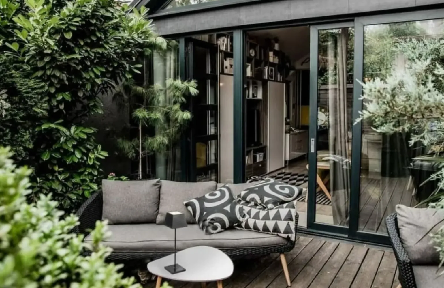 Sklep Kaja Czarna lampka nocna ze zintegrowanym LED-em 8398 | Kaja Oświetlenie