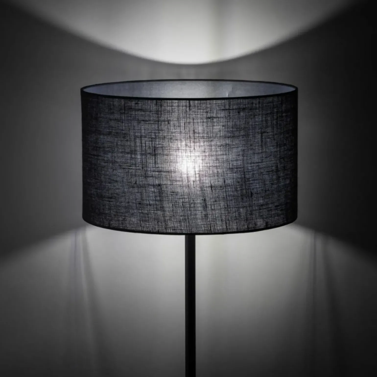 Sklep Kaja Czarna, prosta lampa podłogowa z abażurem TK 16011 GLORII | Kaja