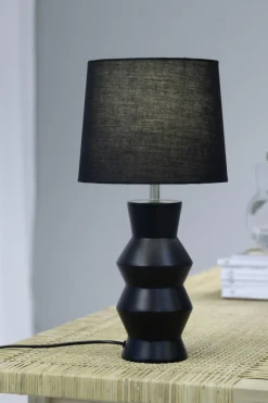 Sklep Kaja Designerka, czarna lampka stołowa do salonu 108447 z serii SIENNA