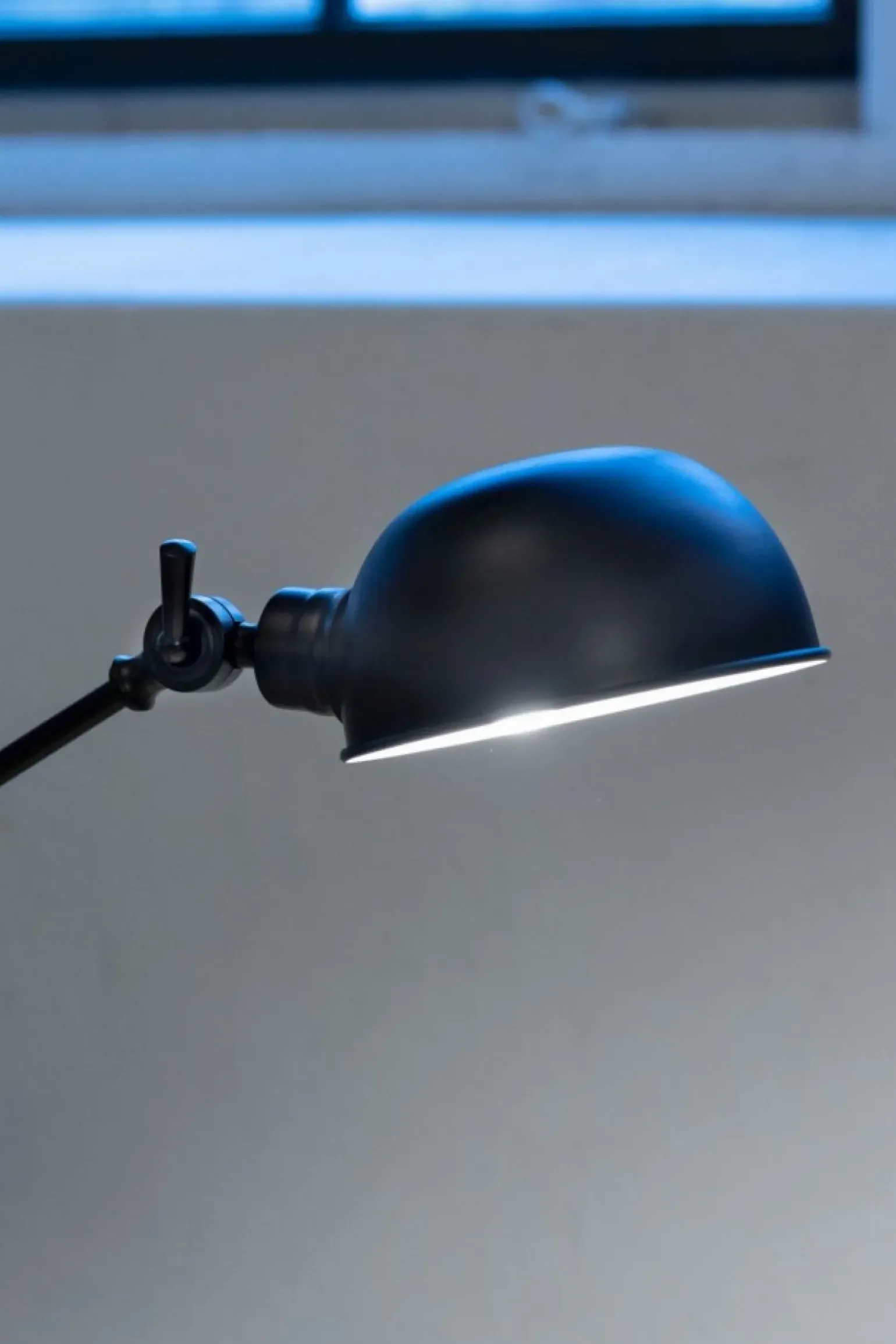 Sklep Kaja Designerska, czarna lampka do stylowego biura 108584 z serii PORTLAND