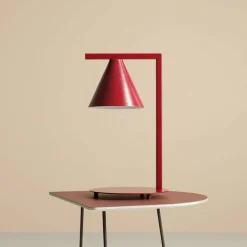 Sklep Kaja Designerska, czerwona lampa stołowa do biura 1108B15 z serii FORM