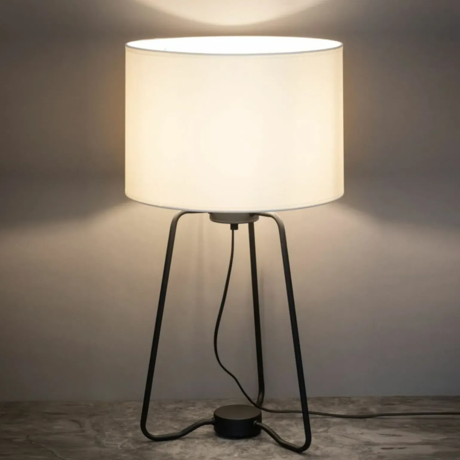 Sklep Kaja Designerska lampka stołowa mały trójnóg TK 5581 z serii TAMPA | Kaja