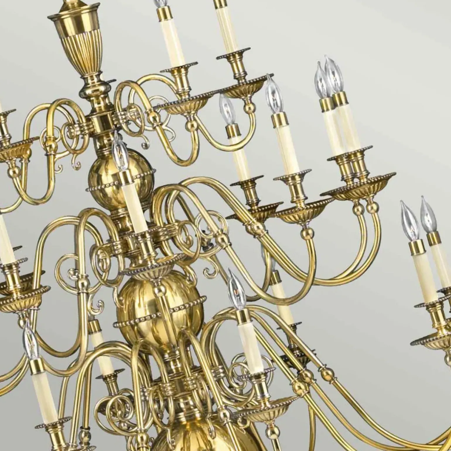 Sklep Kaja Efektowny żyrandol, złoty kolor HK-CAMBRIDGE25 z serii CAMBRIDGE