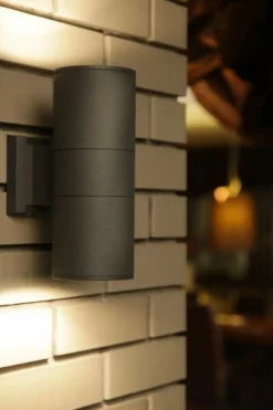 Sklep Kaja Kinkiet elewacyjny świecący w dwóch kierunkach 7001 BL z serii ADELA | Kaja Oświ