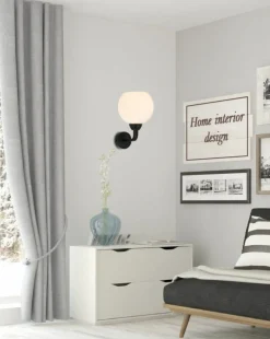 Sklep Kaja Kinkiet z czarną oprawą i mlecznym kloszem 21-16249 z serii CALDERA