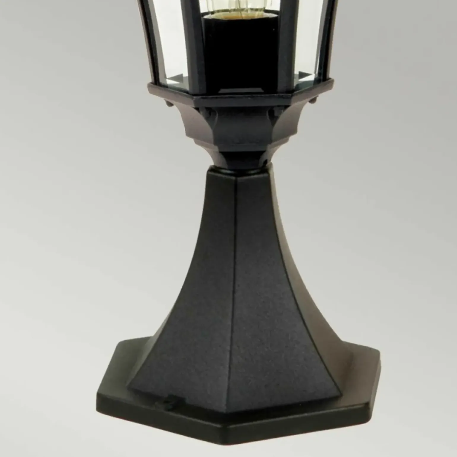 Sklep Kaja Lampa stojąca, cokołowa, czarna GZH-LB3 z serii LEDBURY