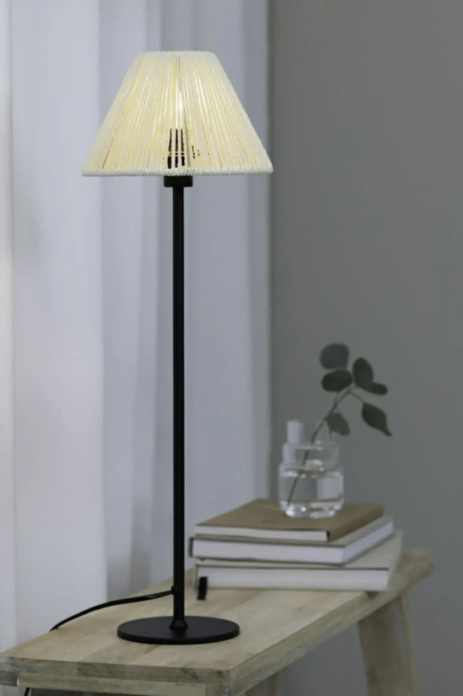 Sklep Kaja Lampa stojąca w stylu eco, z plecionym abażurem 108445 z serii CORDA