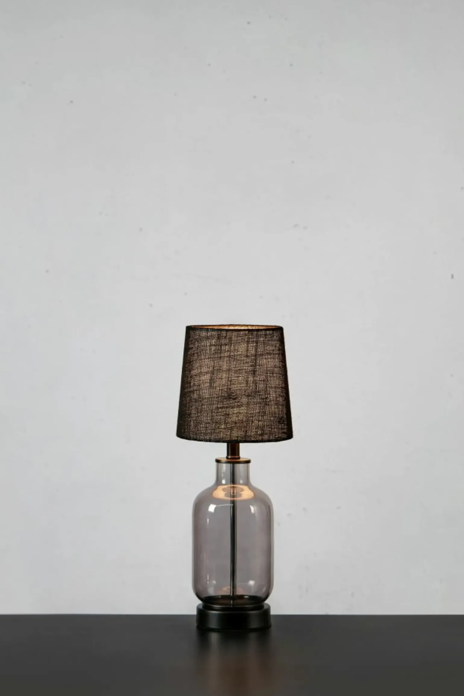 Sklep Kaja Lampka nocna z dymioną, szklaną podstawą 108695 COSTERO | Kaja