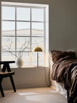 Sklep Kaja Lampka stołowa z kloszem w kolorze mosiądzu 108257 | Kaja Oświetlenie