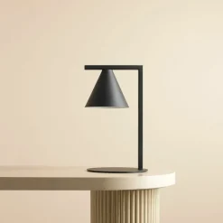 Sklep Kaja Minimalistyczna, geometryczna lampka biurkowa 1108B1 z serii FORM