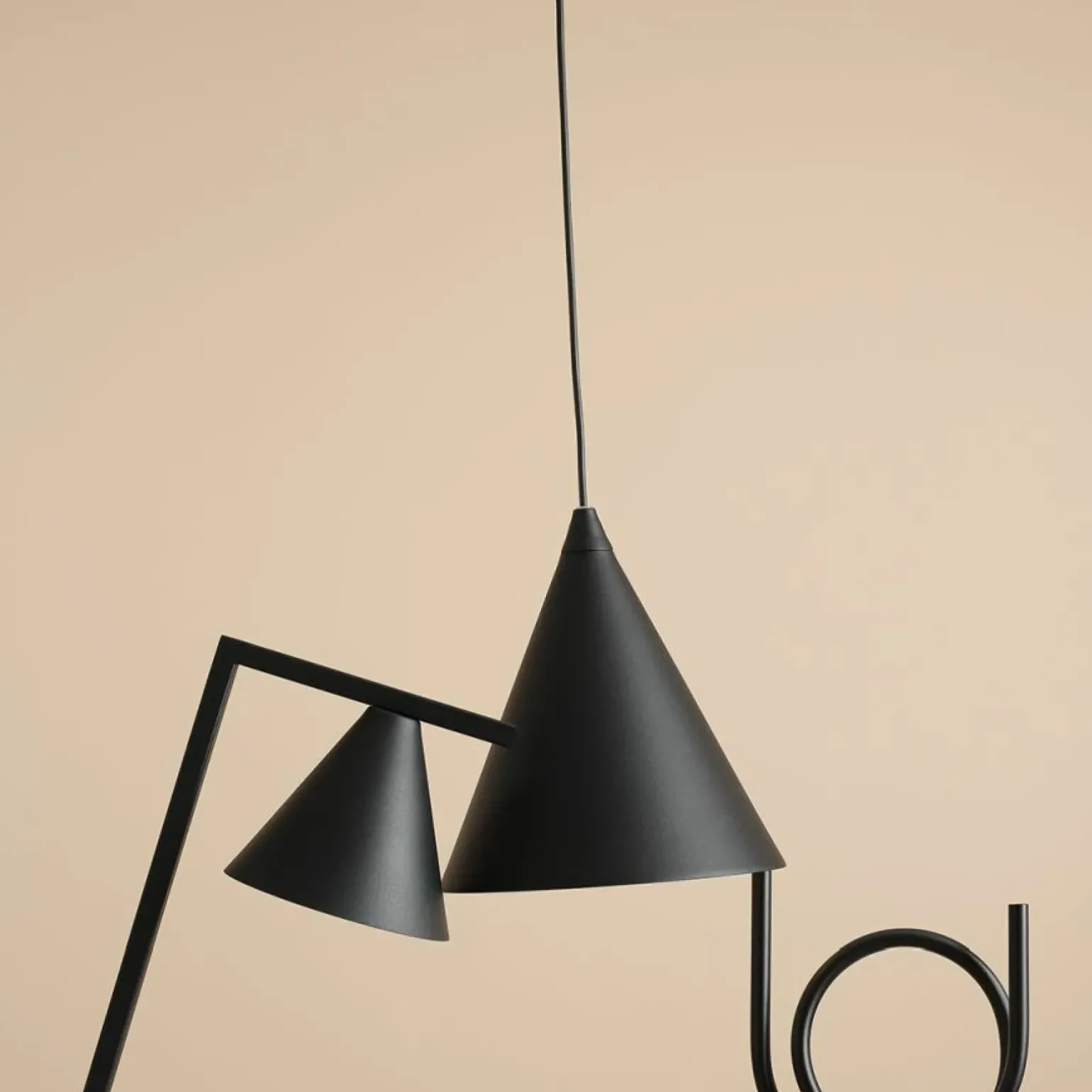 Sklep Kaja Minimalistyczna, geometryczna lampka biurkowa 1108B1 z serii FORM