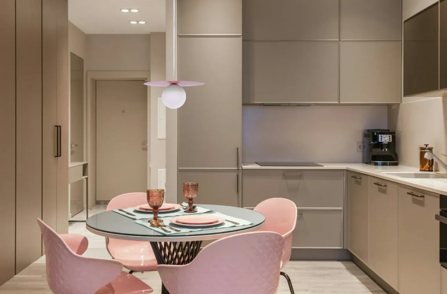 Fashion Niebanalna lampa wisząca w kolorze różu K-5441 z serii ROBIN Żyrandole Nowoczesne