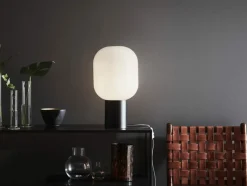 Sklep Kaja Niebanalna lampka nocna z białym kloszem 107482 | Kaja Oświetlenie