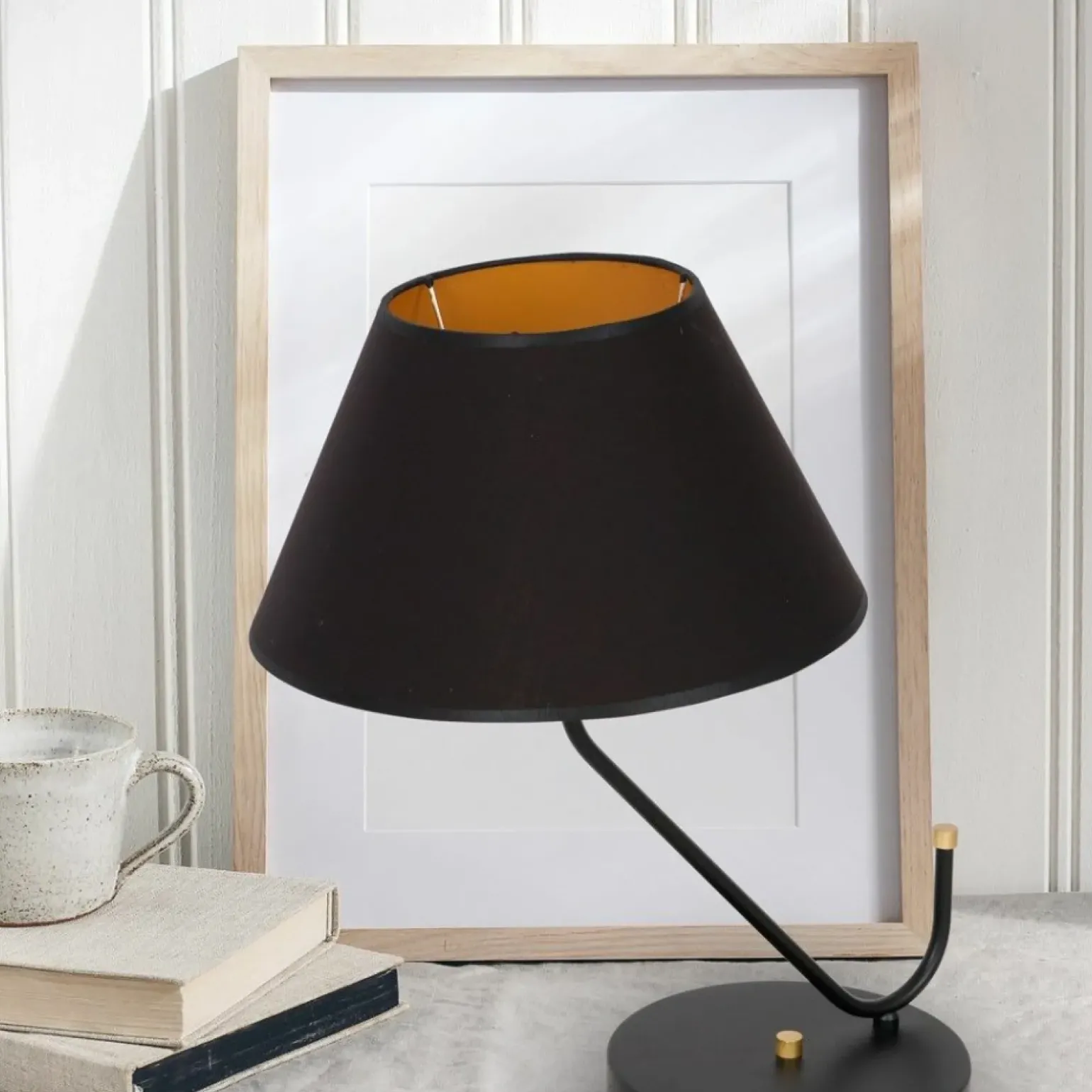 Sklep Kaja Nietuzinkowa lampa stołowa z czarnym abażurem MLP4914 z serii VICTORIA | Kaja Oś