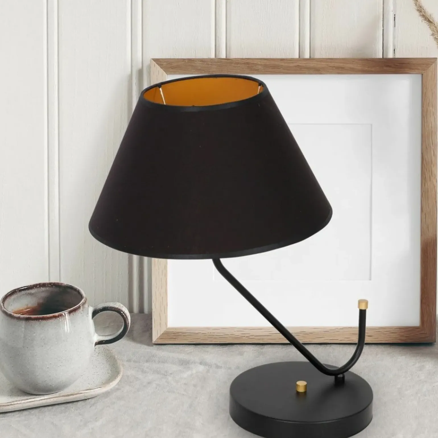 Sklep Kaja Nietuzinkowa lampa stołowa z czarnym abażurem MLP4914 z serii VICTORIA | Kaja Oś