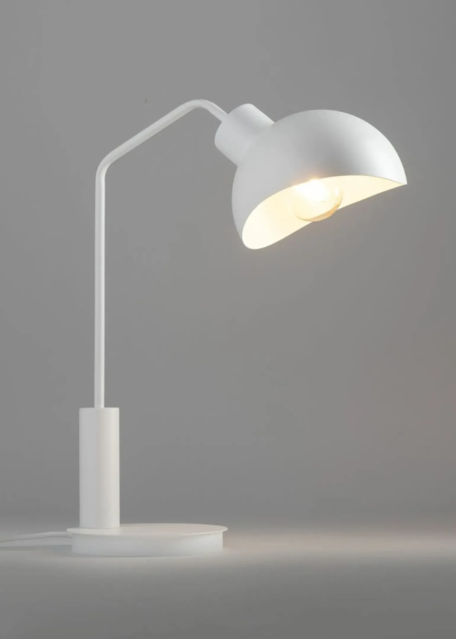 Sklep Kaja Nowoczesna, minimalistyczna lampka biurkowa SIG 50327 z serii ROY B