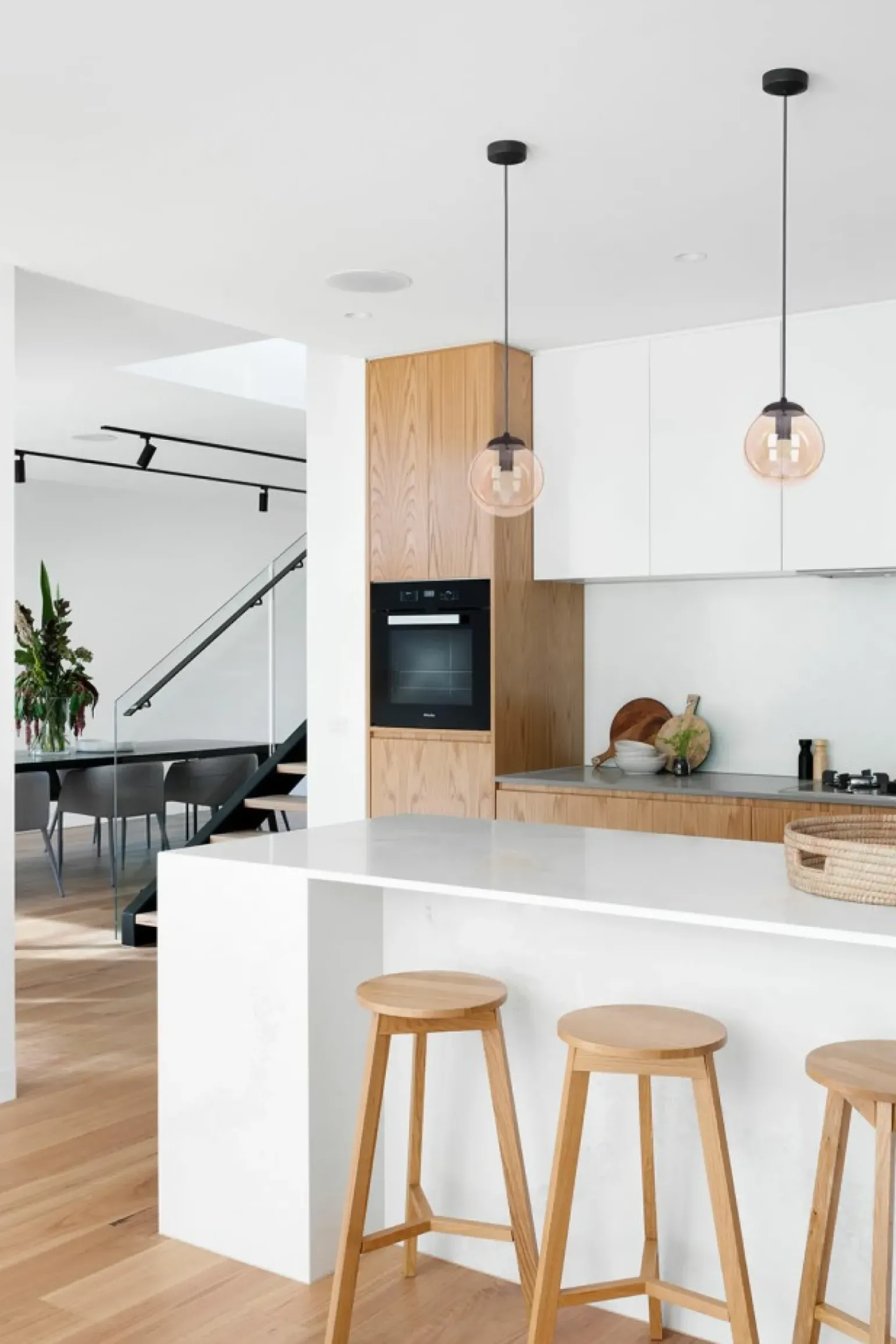 Outlet Pojedyncza lampa z bursztynowym kloszem K-5160 z serii DELTA | Kaja Żyrandole Nowoczesne