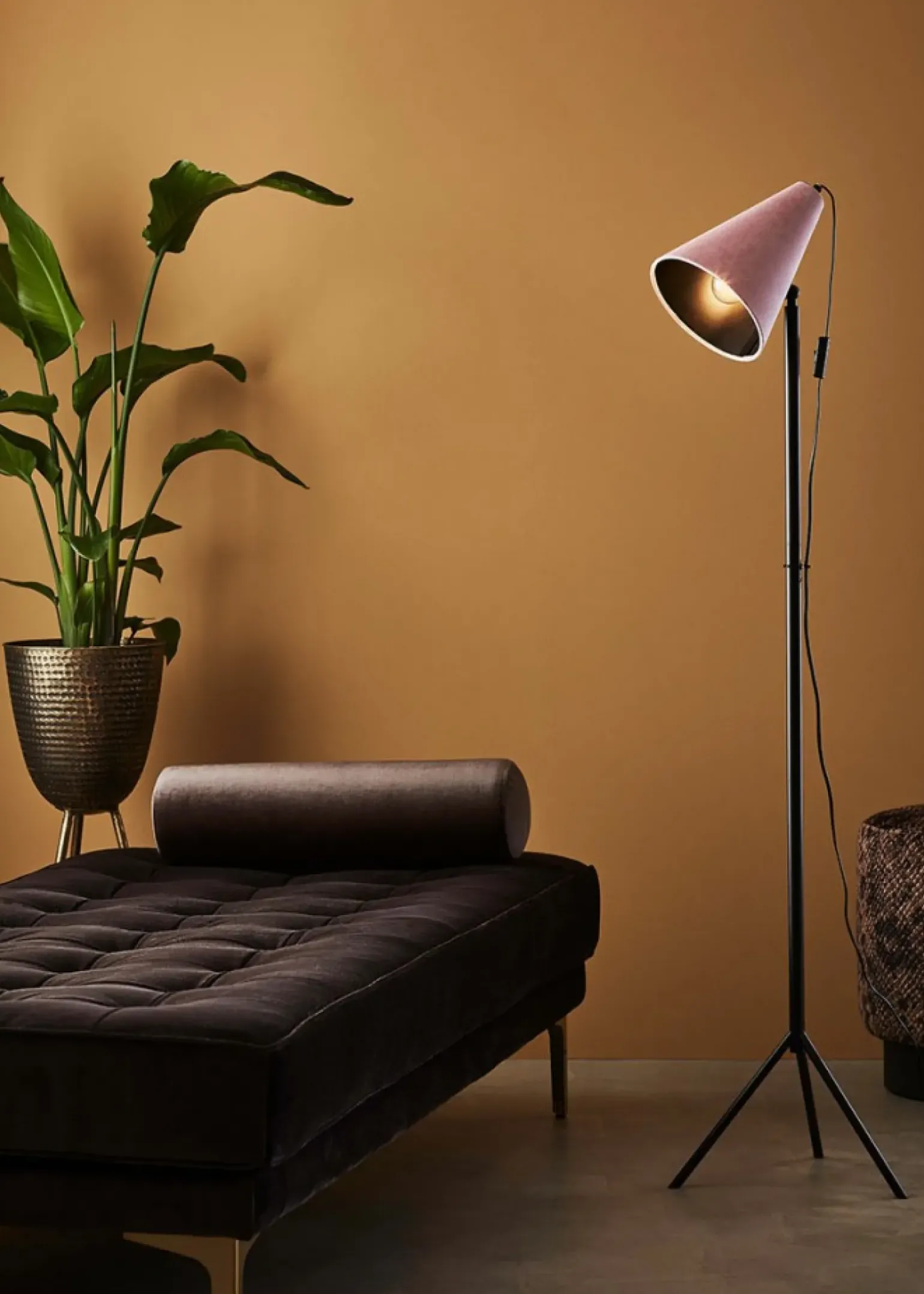 Sklep Kaja Różowa lampa podłogowa zmienny kąt świecenia 107928 | Kaja Oświetlenie