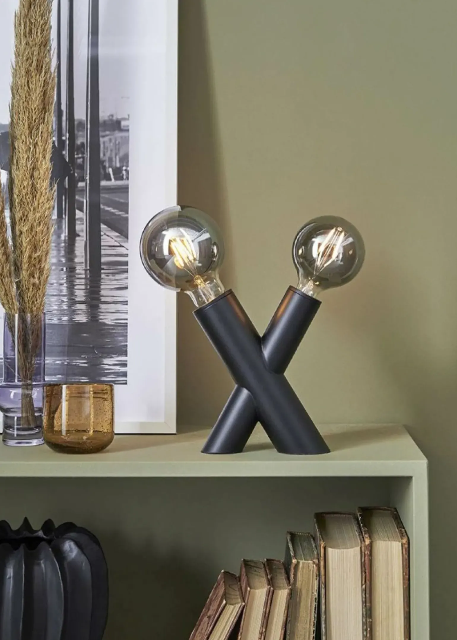 Sklep Kaja Unikalna lampa stołowa z czarną oprawą 108052 | Kaja Oświetlenie