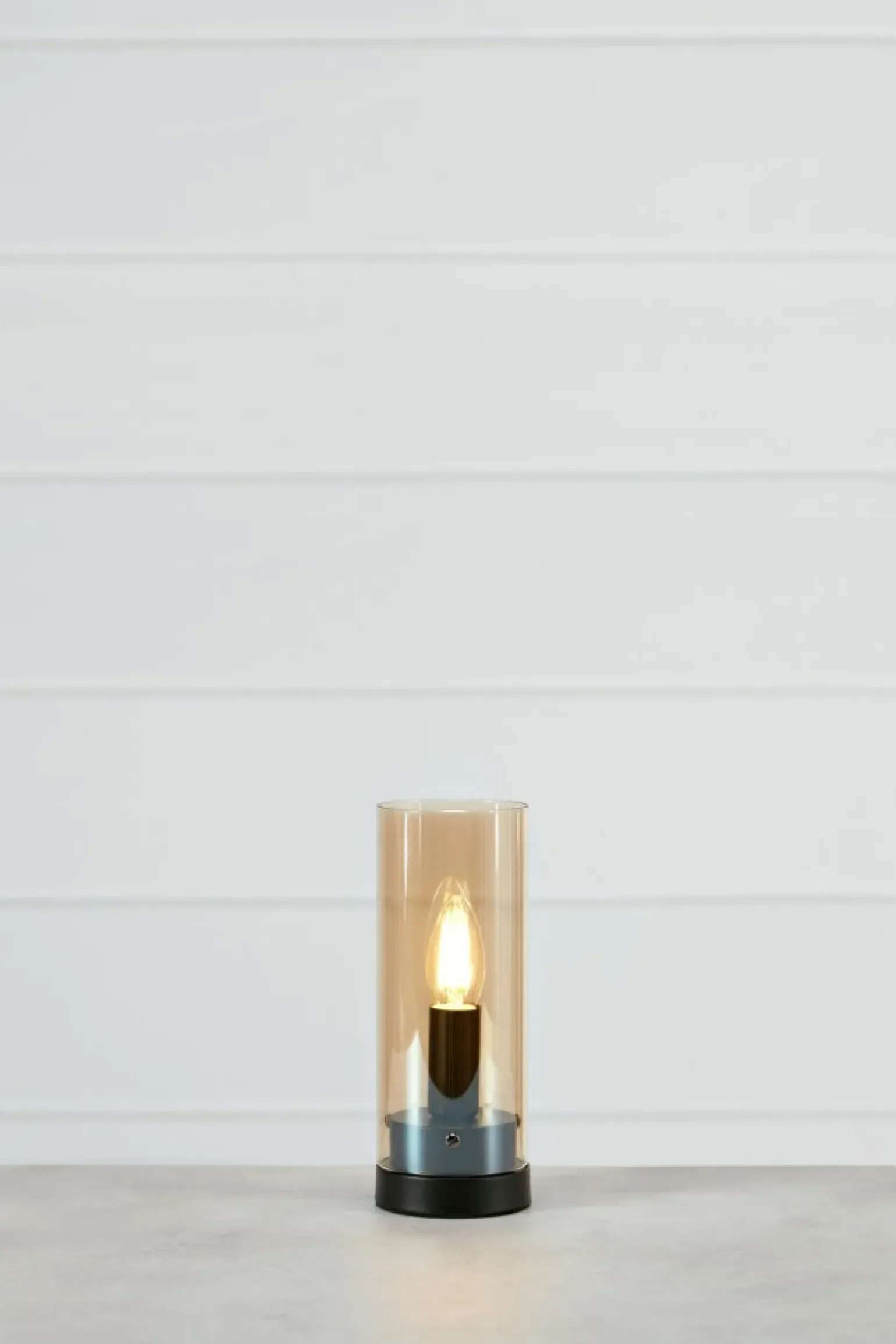 Sklep Kaja Wąska lampka nocna z bursztynowym kloszem 108719 POST | Kaja