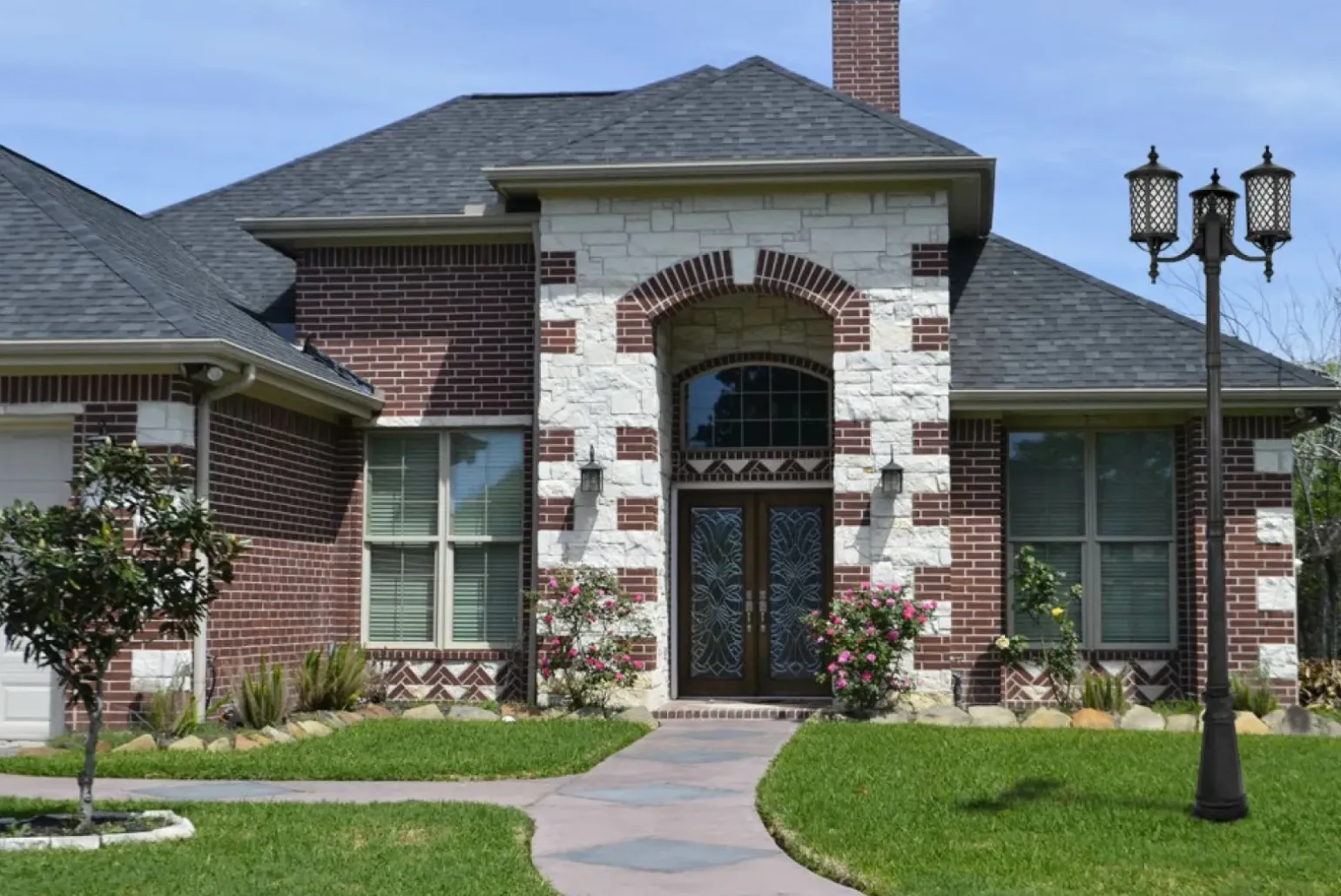 Sklep Kaja Wysoka lampa ogrodowa do oświetlenia alejek K-8218 z serii CHICAGO