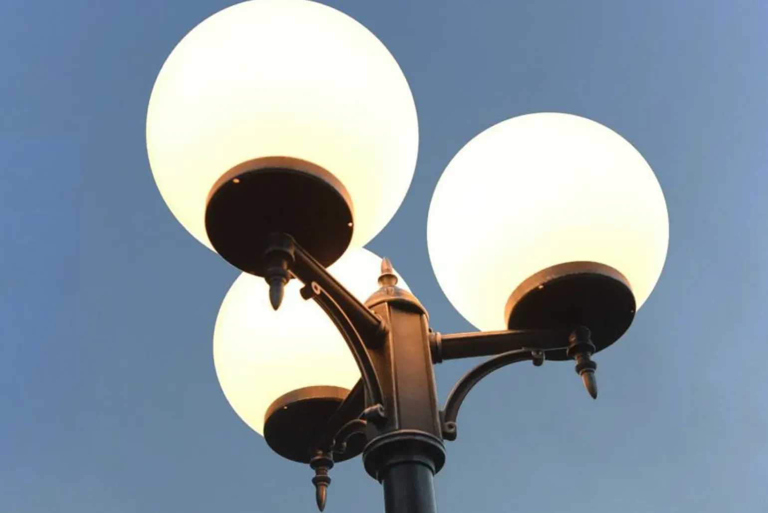 Sklep Kaja Wysoka, regulowana lampa ogrodowa OGMWN 3 300 z serii KULE CLASSIC | Kaja Oświet