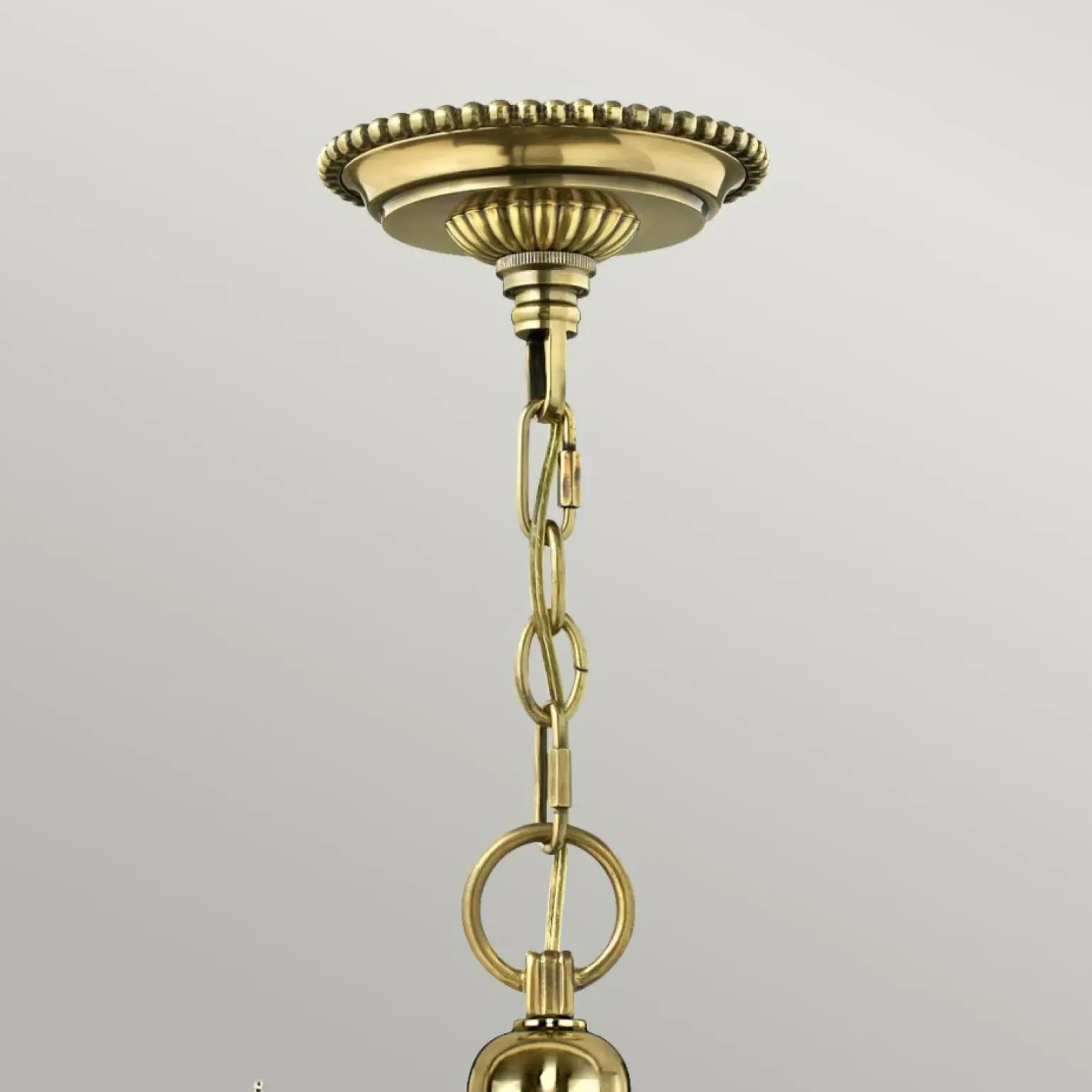 Sklep Kaja Żyrandol w kolorze złota, do salonu HK-CAMBRIDGE15 z serii CAMBRIDGE